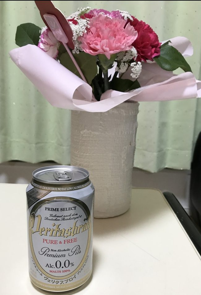 母の日の花束とノンアルコールビール